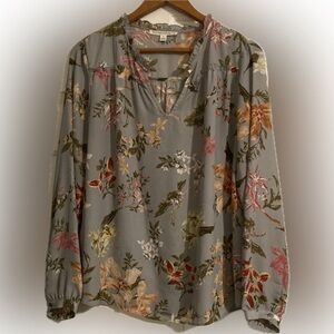 Violet and Claire Floral Gray Women's Top. Feminine. Long sleeves. Size L.